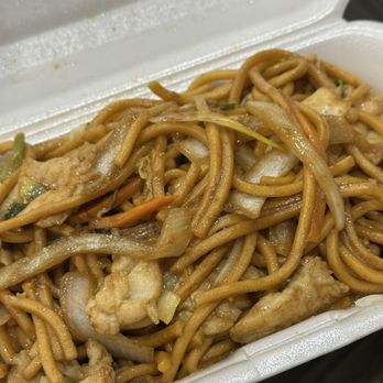 Liyuen - Chicken Lo Mein - Chinese Near Me - Phoenix, Arizona