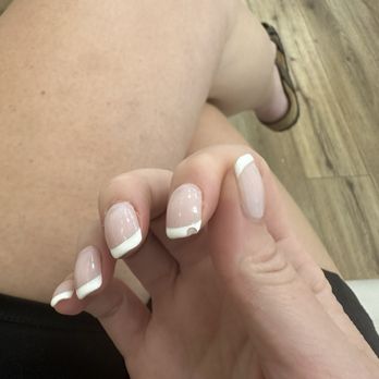 Charm Nails & SPA - Chipping after 72 hours - Nail Salons Near Me - Farmington, Connecticut