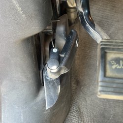 Sammy's Auto Service - lever to my hood