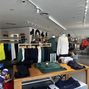 Wilson Outlet - Woodbury Commons - Men's Clothing Near Me - Central Valley, New York Wilson Outlet - Woodbury Commons - Men's Clothing Near Me - Central Valley, New York