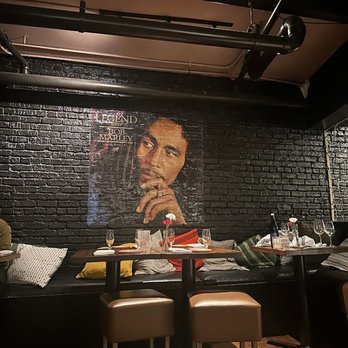 APT 4B - Seating area - Lounges Near Me - Atlanta, Georgia