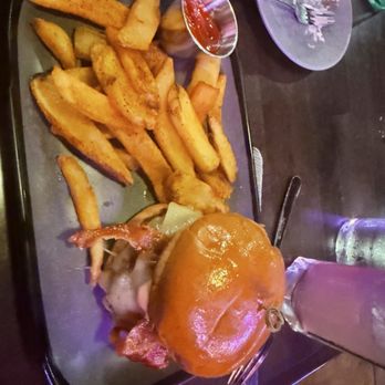 Incline on 9th - Burger and Cajun fries - Cocktail Bars Near Me - Kansas City, Missouri Incline on 9th - Burger and Cajun fries - Cocktail Bars Near Me - Kansas City, Missouri