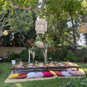 A La Modon Events - Pool side picnic! - Wedding Planning Near Me A La Modon Events - Pool side picnic! - Wedding Planning Near Me