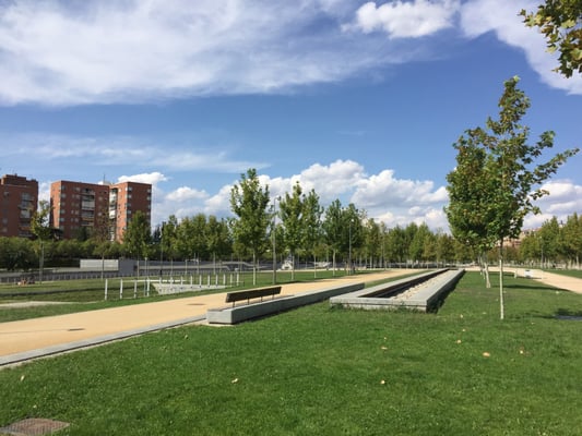 Parque Madrid Río by null