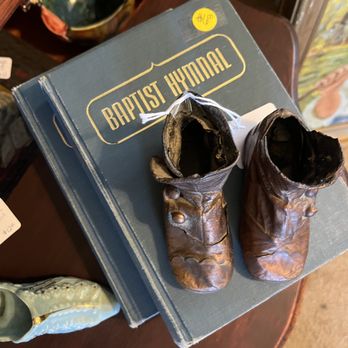 The Pink House Antiques - Baptist hymnals and vintage baby shoes - Antiques Near Me - Williamston, South Carolina The Pink House Antiques - Baptist hymnals and vintage baby shoes - Antiques Near Me - Williamston, South Carolina