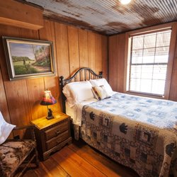 Bear Creek Log Cabins - When you visit Bear Creek you step back in time but still have the modern conveniences you love