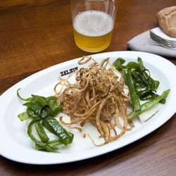 Zelaia - Bacalao Frito con Pimiento Verde y Cebolla