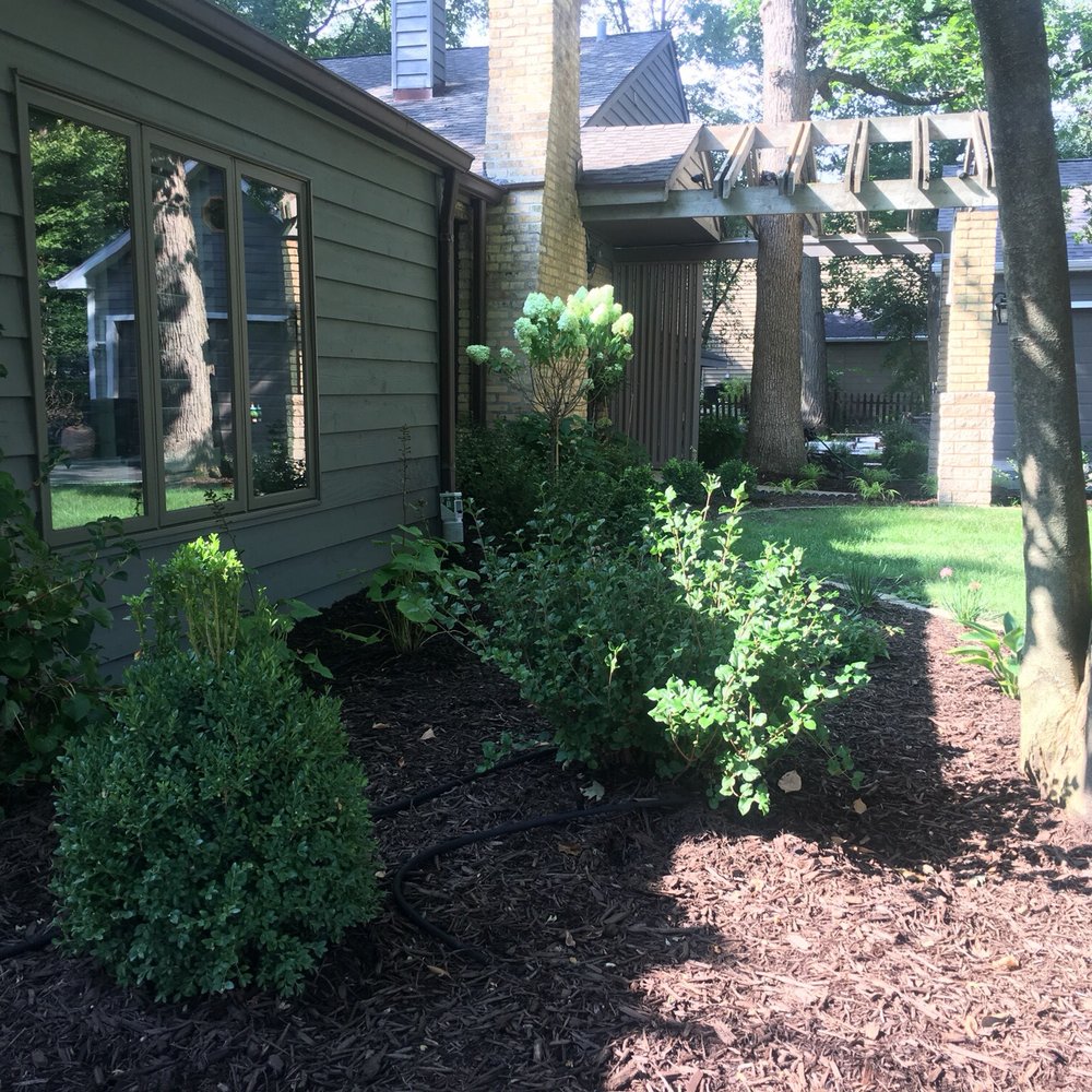 Amliv Land Designs - Landscaping Near Me