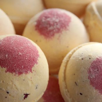 Poppy & Thyme - Fizzing bath bombs! - Cosmetics & Beauty Supply Near Me - Menomonee Falls, Wisconsin Poppy & Thyme - Fizzing bath bombs! - Cosmetics & Beauty Supply Near Me - Menomonee Falls, Wisconsin