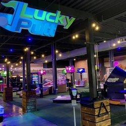 Elev8 Fun - Indoor Mini Golf blends the latest technology, like robotics, sounds & custom FX, with your favorite mini golf challenges