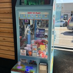 Iry N Blenders - Mini claw machine