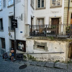 Belvédère - Tipp: Der Eingang ist der untere, direkt an der Straße.