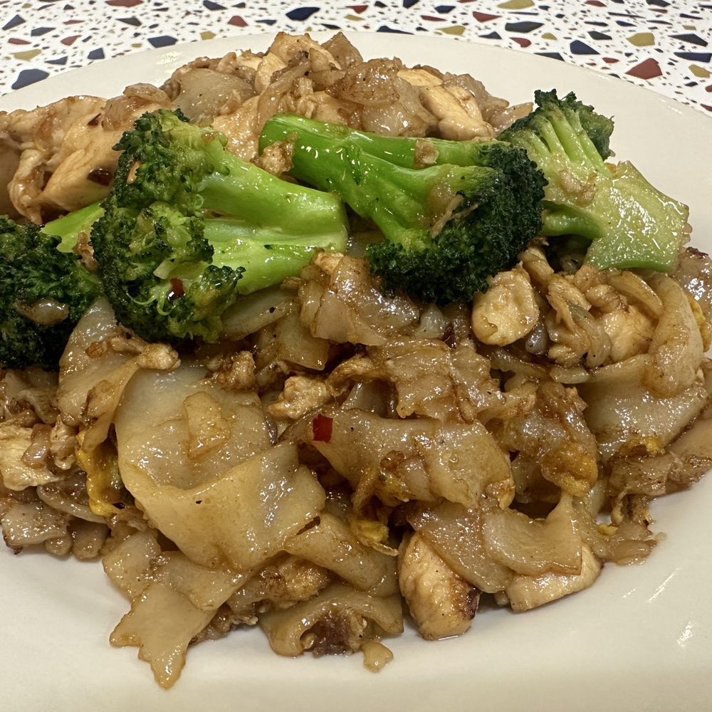 EaThai - Pad See Eiw - Thai Near Me - Chicago, Illinois