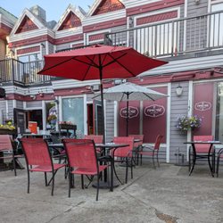 La Francaise Bistrot - Patio dining