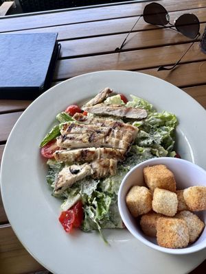 Gilroy's Kitchen + Pub + Patio by null