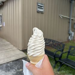 Smitty’s Creemee Stand - Maple creemee