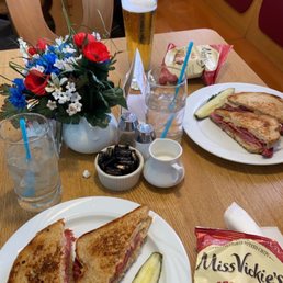 The sisters touch of christmas