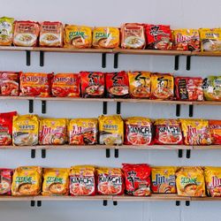 Ramen Library 라면 도서관