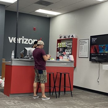 Verizon - TAY helping us with our mew phone. - Mobile Phones Near Me - Menifee, California