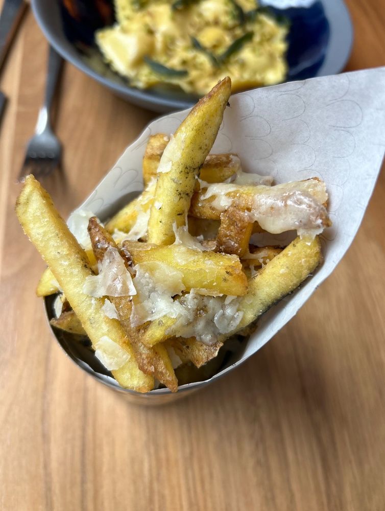 Art Yard Bar & Kitchen