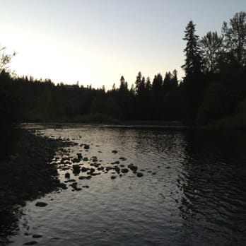 Milo McIver State Park - Lower non-improved boat launch. Looking downriver. - Parks Near Me - Estacada, Oregon