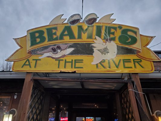 Beamie's At the River by null