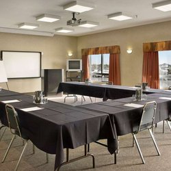 Ramada by Wyndham Stettler - Meeting Room