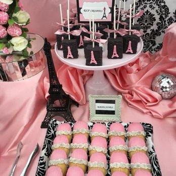 Ida's Sweet Creations - a display of cupcakes and cupcakes - Desserts Near Me - Upland, California