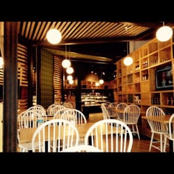 Café Le Carrefour - Belle salle de thé, café et patisseries :)