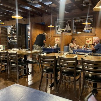 The Nauti Lobstah - Dining room - Seafood Near Me - Apopka, Florida