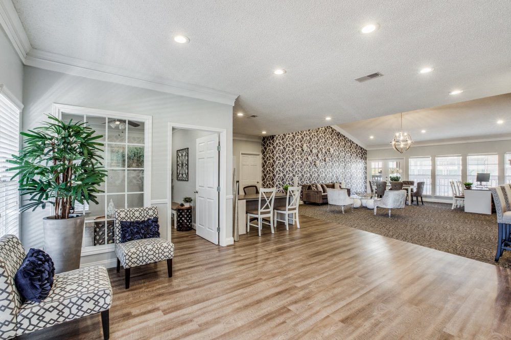 WOODBRIDGE APARTMENTS Updated October 2024 23 Photos & 15 Reviews 2700 Martin Rd, Bedford