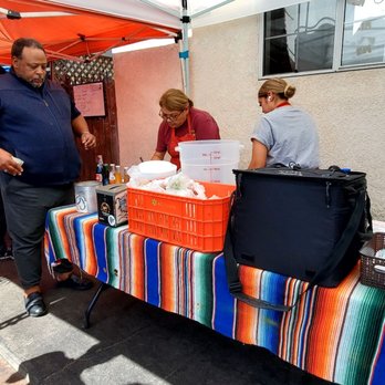 Carnitas El Momo - a man selling food - Street Vendors Near Me - Los Angeles, California Carnitas El Momo - a man selling food - Street Vendors Near Me - Los Angeles, California