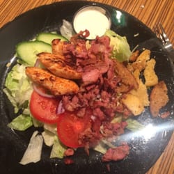 Bistro A - Kycklingsallad som utger sig för att vara Caesarsallad...