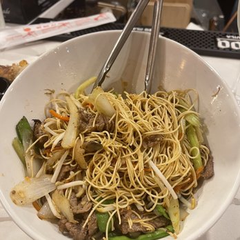 Em Que Viet - Beef Lo Mein - Vietnamese Near Me - Saint Paul, Minnesota Em Que Viet - Beef Lo Mein - Vietnamese Near Me - Saint Paul, Minnesota
