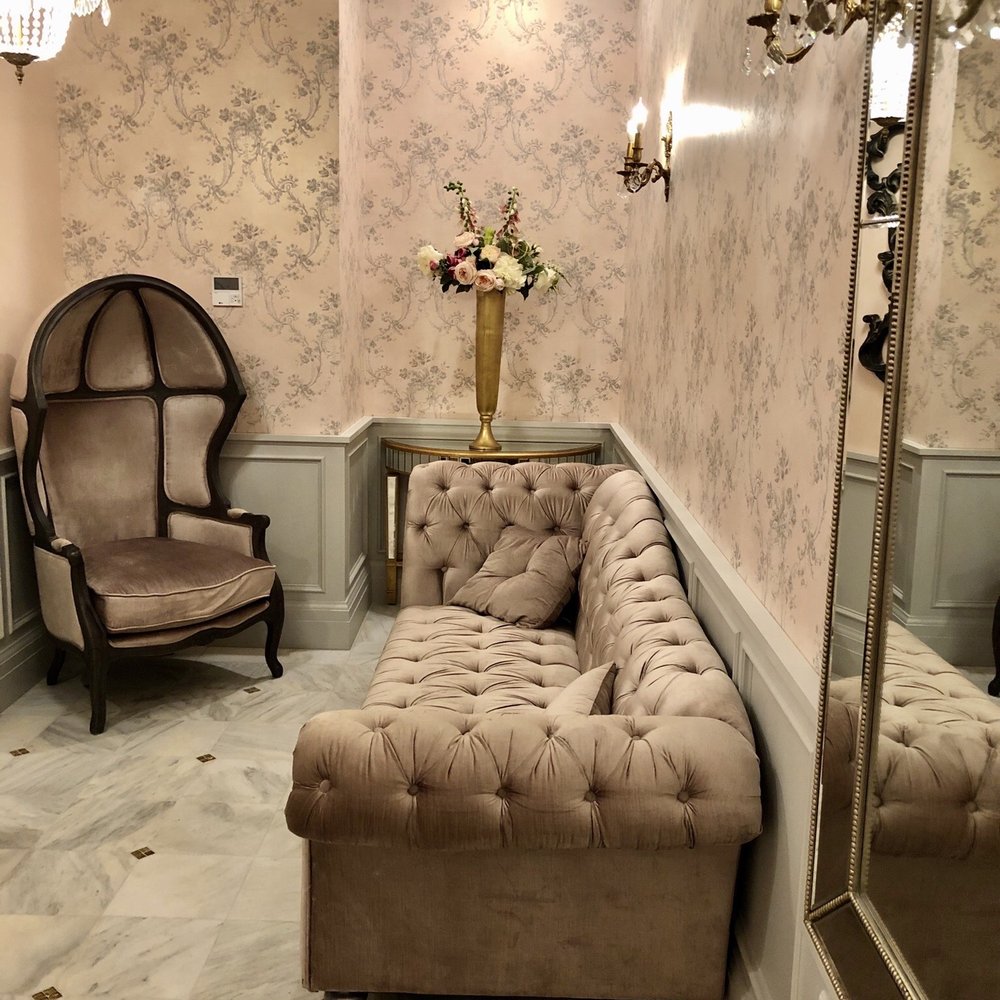 Roghani’s Restaurant - Plush bathroom lounge area... - Italian Near Me - Eagle, Idaho Roghani’s Restaurant - Plush bathroom lounge area... - Italian Near Me - Eagle, Idaho