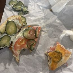 Popper bagel with tomatoes and cucumber