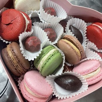 Nosh Desserts - Custom Cakes Near Me - Nashville, Tennessee Nosh Desserts - Custom Cakes Near Me - Nashville, Tennessee