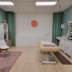 Erin Nicole Esthetics - Come and relax in our treatment room. We offer full body waxing, spray tanning, custom facials, and lash lifts.