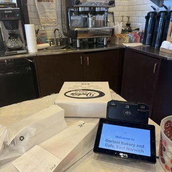 Dortoni Bakery - Bakeries Near Me - East Norwich, New York