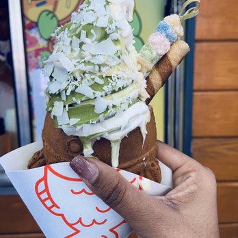 1-800-Lucky - Vanilla green tea swirl taiyaki - Asian Fusion Near Me - Miami, Florida