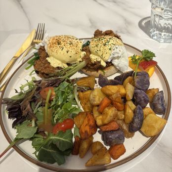 Taste & Glory - eggs Benedict with fried chicken and tri-color potatoes - Breakfast & Brunch Near Me - San Mateo, California Taste & Glory - eggs Benedict with fried chicken and tri-color potatoes - Breakfast & Brunch Near Me - San Mateo, California