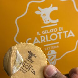 ILGelato Di Carlotta - Waffle cookie with a little salted Caramel Gelato