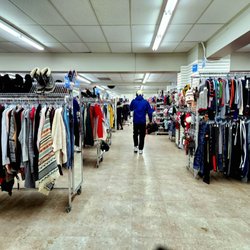 Value Village - Main isle