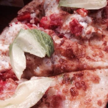 Ruby Tuesday - California chicken flatbread - American Near Me - Fayetteville, North Carolina Ruby Tuesday - California chicken flatbread - American Near Me - Fayetteville, North Carolina