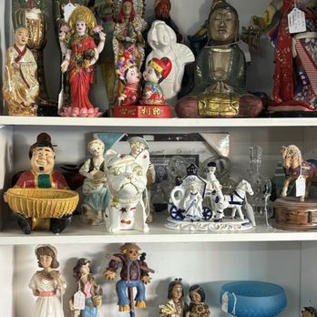 Elgin Emporium - Figurines - Used, Vintage & Consignment Near Me - Elgin, Texas