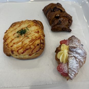 Paris Baguette - Hash Brown Bread with Ham & Cheese Lemon strawberry Mini Strawberry Lemon Cream Croissant Maple Pecan Pastry - Bakeries Near Me - Ladera Ranch, California Paris Baguette - Hash Brown Bread with Ham & Cheese Lemon strawberry Mini Strawberry Lemon Cream Croissant Maple Pecan Pastry - Bakeries Near Me - Ladera Ranch, California