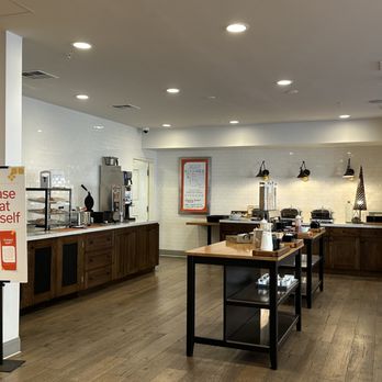 Hilton Garden Inn Davis Downtown - Breakfast Area - Hotels Near Me - Davis, California Hilton Garden Inn Davis Downtown - Breakfast Area - Hotels Near Me - Davis, California