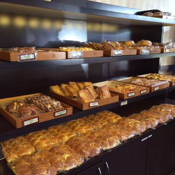 Honu Bakery - Hard to decide, they all look good! - Bakeries Near Me - Honolulu, Hawaii