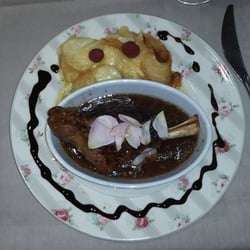 La Symphonie des Gourmets - Lamb with scalloped potatoes (flower garnish was also edible)
