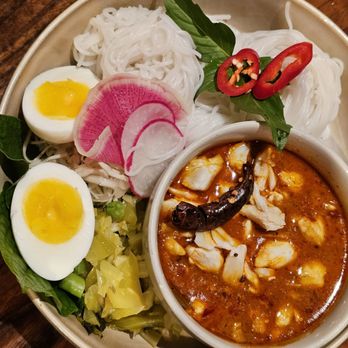 Mitr Thai - Crab with rice noodles - Thai Near Me - New York, New York Mitr Thai - Crab with rice noodles - Thai Near Me - New York, New York